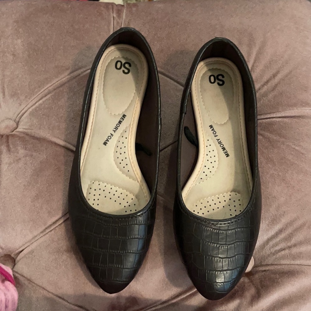 Flats - Picture 2 of 3